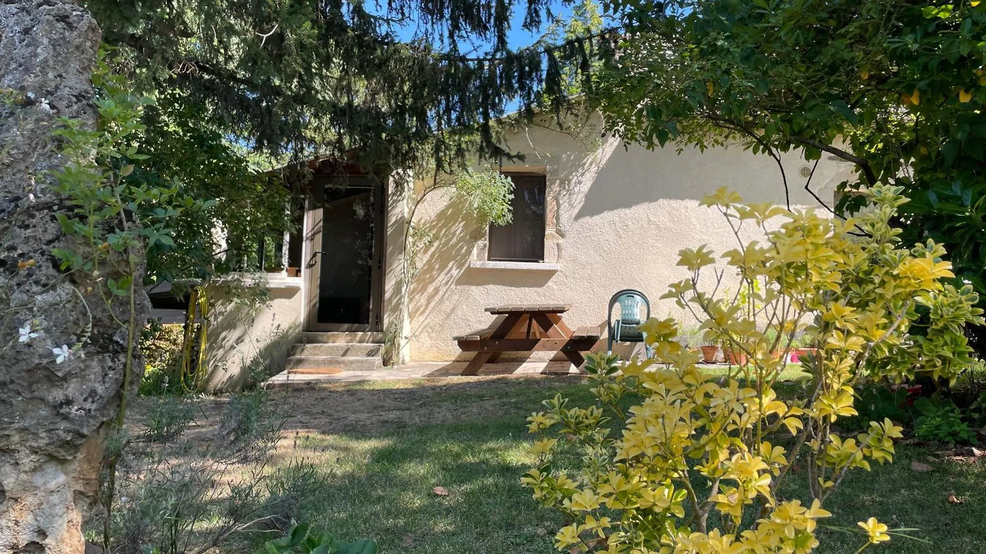 La Petite Maison Dans Le Jardin Bournazel